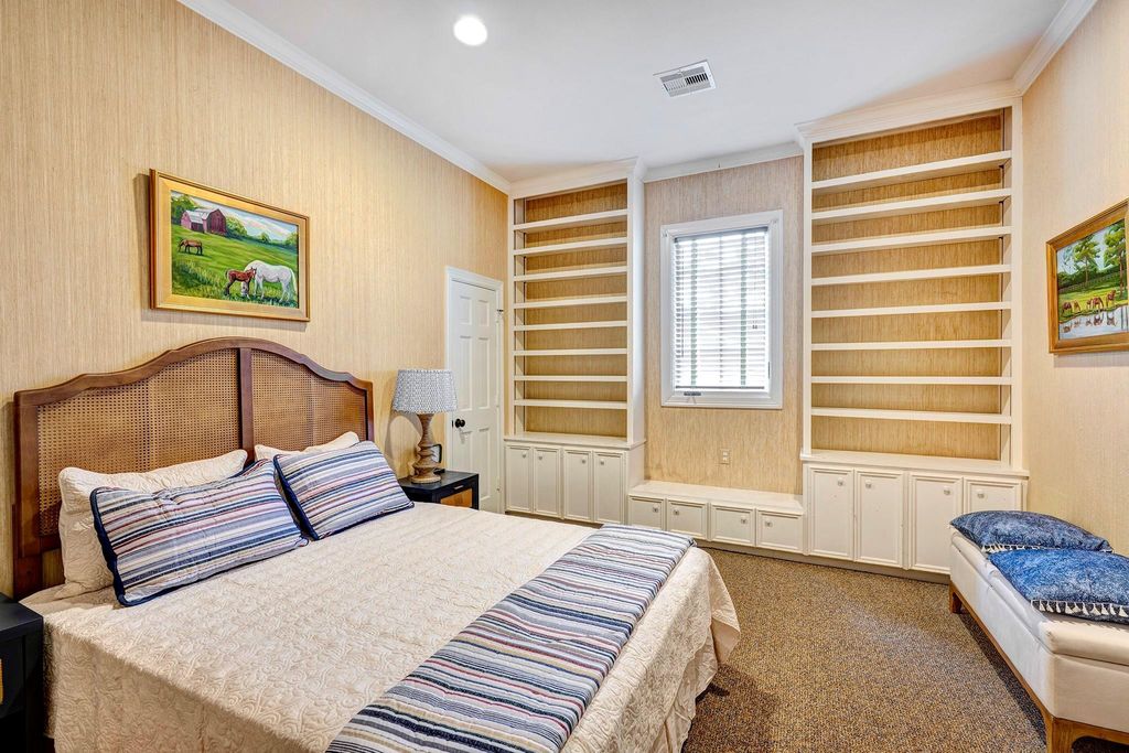 Image 26 of property listing at 3744 Inwood Drive, Houston, TX 77019