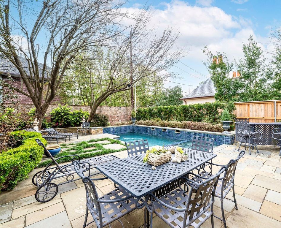 Image 33 of property listing at 3744 Inwood Drive, Houston, TX 77019