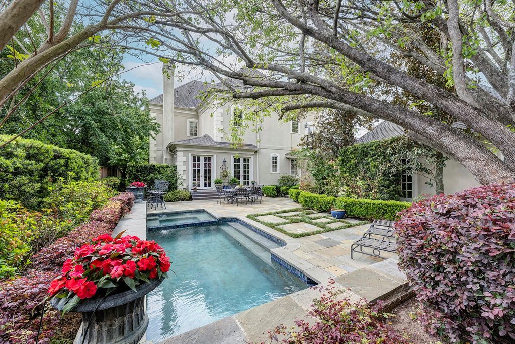 Image 38 of property listing at 3744 Inwood Drive, Houston, TX 77019