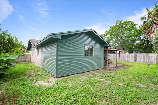 6106 Orangewood Dr, Corpus Christi, TX 78412