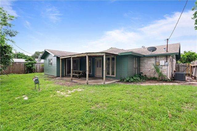 6106 Orangewood Dr, Corpus Christi, TX 78412