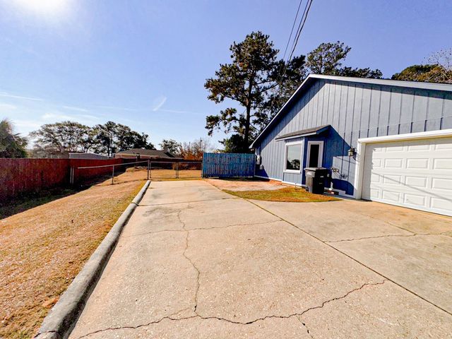 104 Rolling Pines Drive, Enterprise, AL 36330