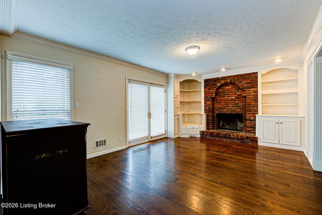 7003 Quail Brace Ct, Louisville, KY 40241