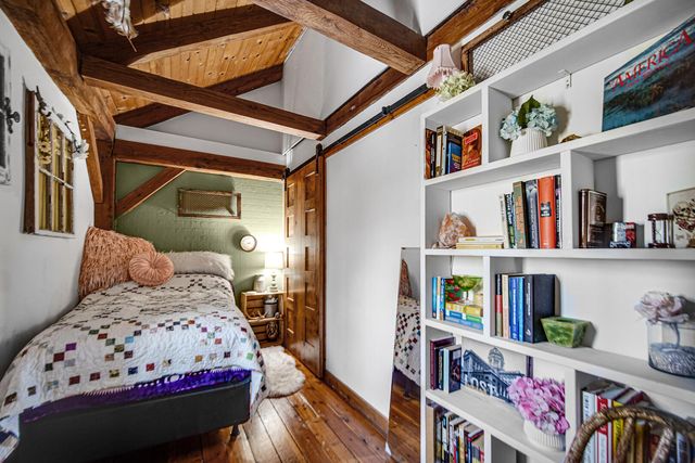 539 N 300 E, Valparaiso, IN 46383