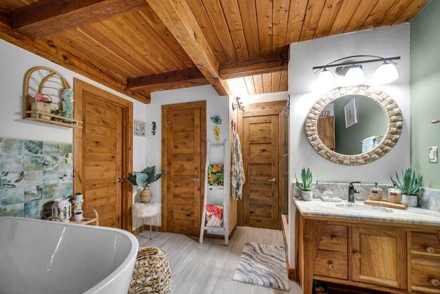 539 N 300 E, Valparaiso, IN 46383