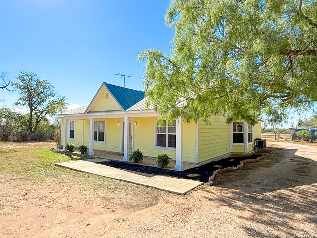 680 W County Road 678, Natalia, TX 78059