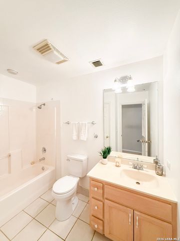 680 W County Road 678, Natalia, TX 78059