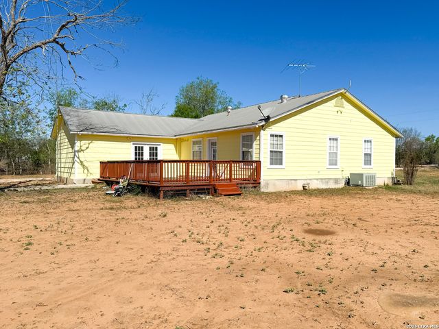 680 W County Road 678, Natalia, TX 78059