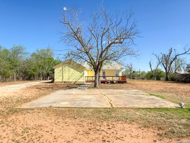 680 W County Road 678, Natalia, TX 78059