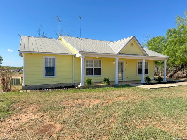 680 W County Road 678, Natalia, TX 78059
