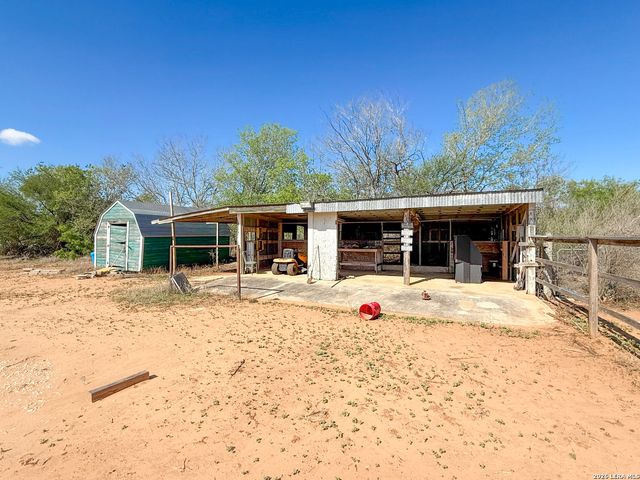 680 W County Road 678, Natalia, TX 78059