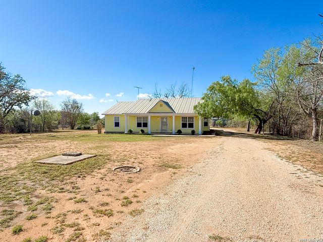 680 W County Road 678, Natalia, TX 78059