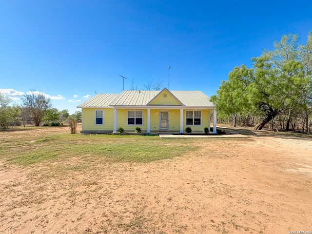 680 W County Road 678, Natalia, TX 78059
