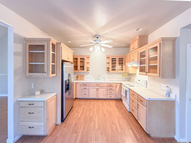 680 W County Road 678, Natalia, TX 78059