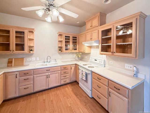 680 W County Road 678, Natalia, TX 78059