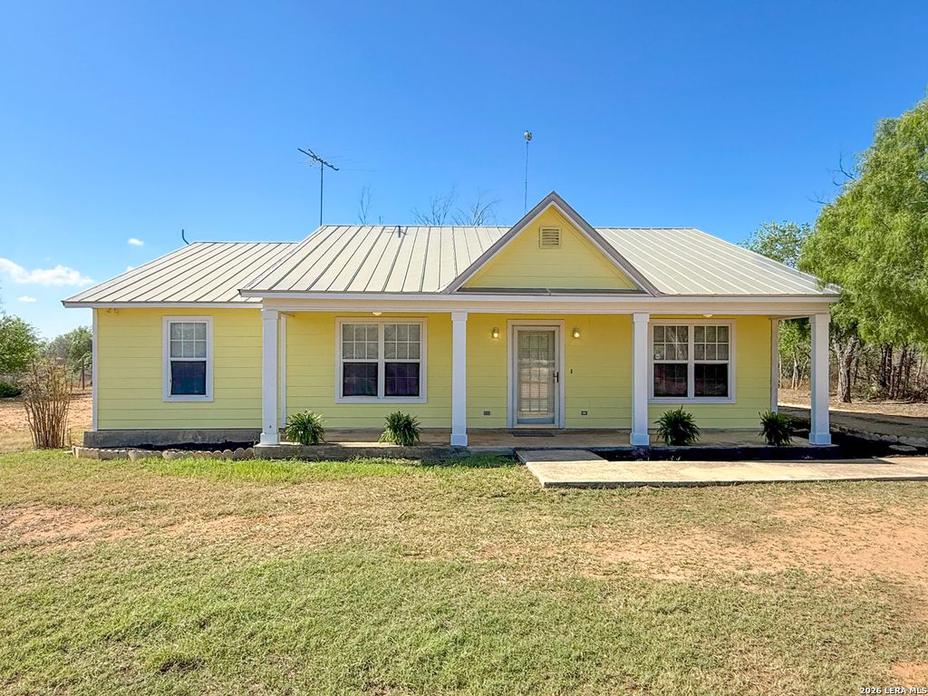 680 W County Road 678, Natalia, TX 78059