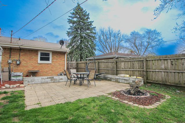 5950 Hayes Place, Merrillville, IN 46410