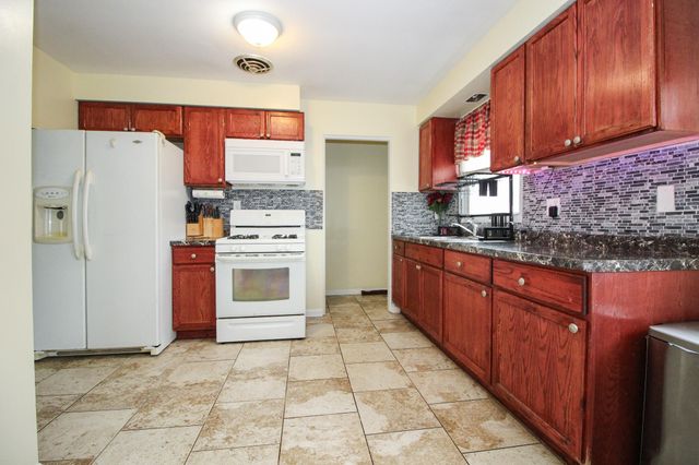 5950 Hayes Place, Merrillville, IN 46410