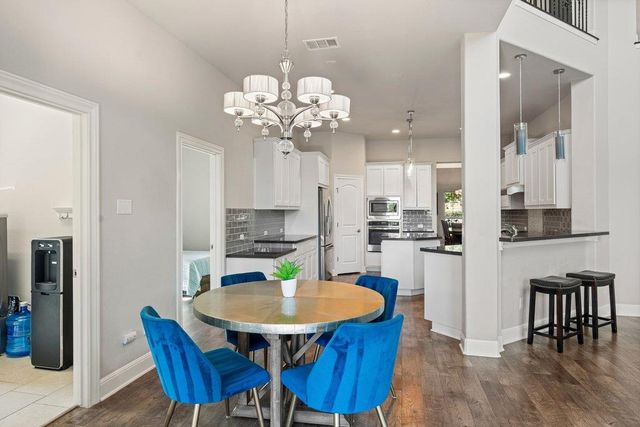 5313 Lipan Apache BND, Austin, TX 78738