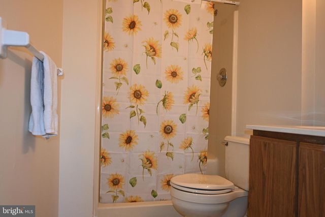 613 SAINT ANTHONY LN, Upper Darby, PA 19082