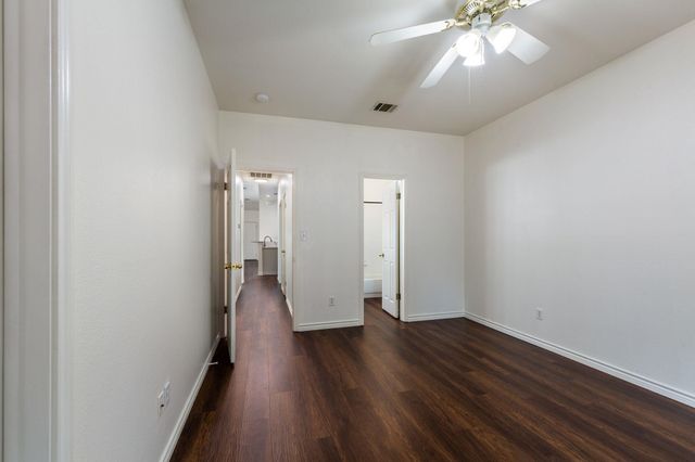 8708 Weiser DR B, Austin, TX 78729