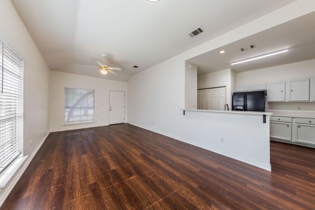 8708 Weiser DR B, Austin, TX 78729