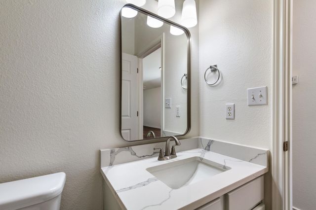 8708 Weiser DR B, Austin, TX 78729