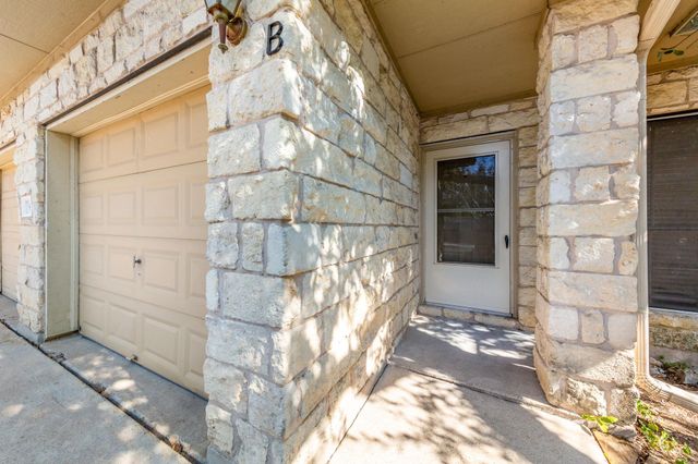 8708 Weiser DR B, Austin, TX 78729