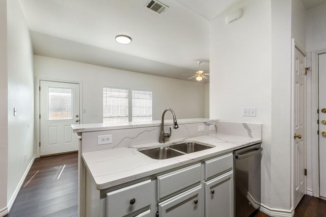 8708 Weiser DR B, Austin, TX 78729