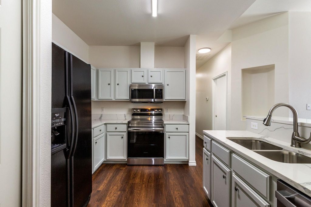 8708 Weiser DR B, Austin, TX 78729