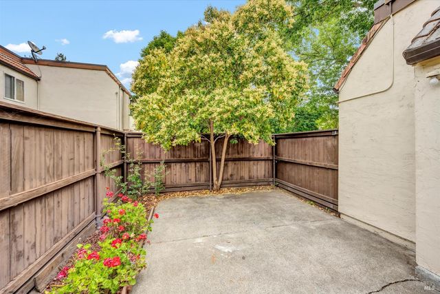 1717 Las Raposas Ct, Santa Rosa, CA 95409