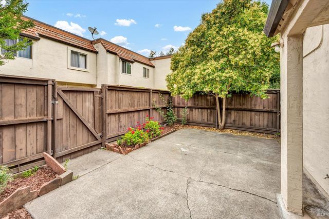 1717 Las Raposas Ct, Santa Rosa, CA 95409