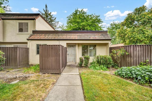 1717 Las Raposas Ct, Santa Rosa, CA 95409
