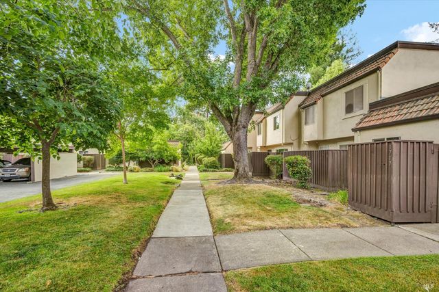 1717 Las Raposas Ct, Santa Rosa, CA 95409