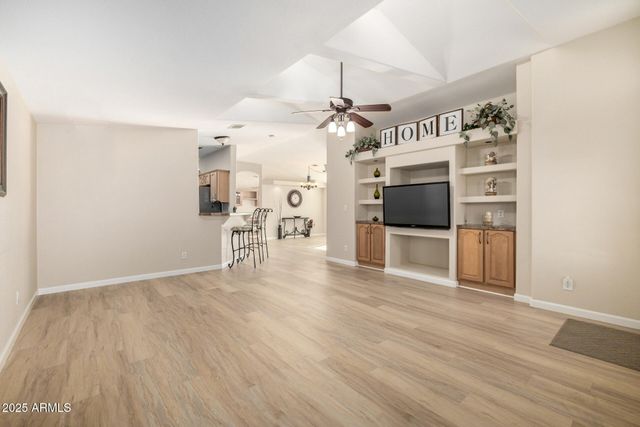 3301 S GOLDFIELD Road 4018, Apache Junction, AZ 85119