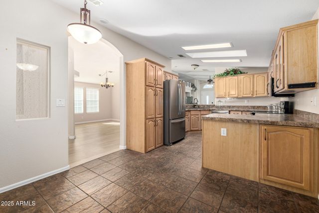 3301 S GOLDFIELD Road 4018, Apache Junction, AZ 85119