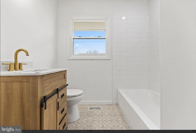 4 WALNUT CIR N, West Berlin, NJ 08091