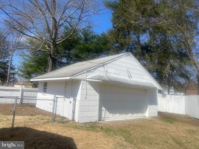 4 WALNUT CIR N, West Berlin, NJ 08091