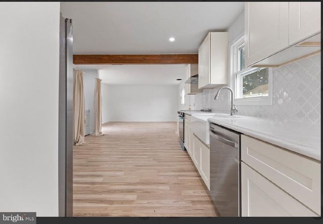 4 WALNUT CIR N, West Berlin, NJ 08091