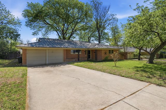 4105 Springbranch Drive, Benbrook, TX 76116