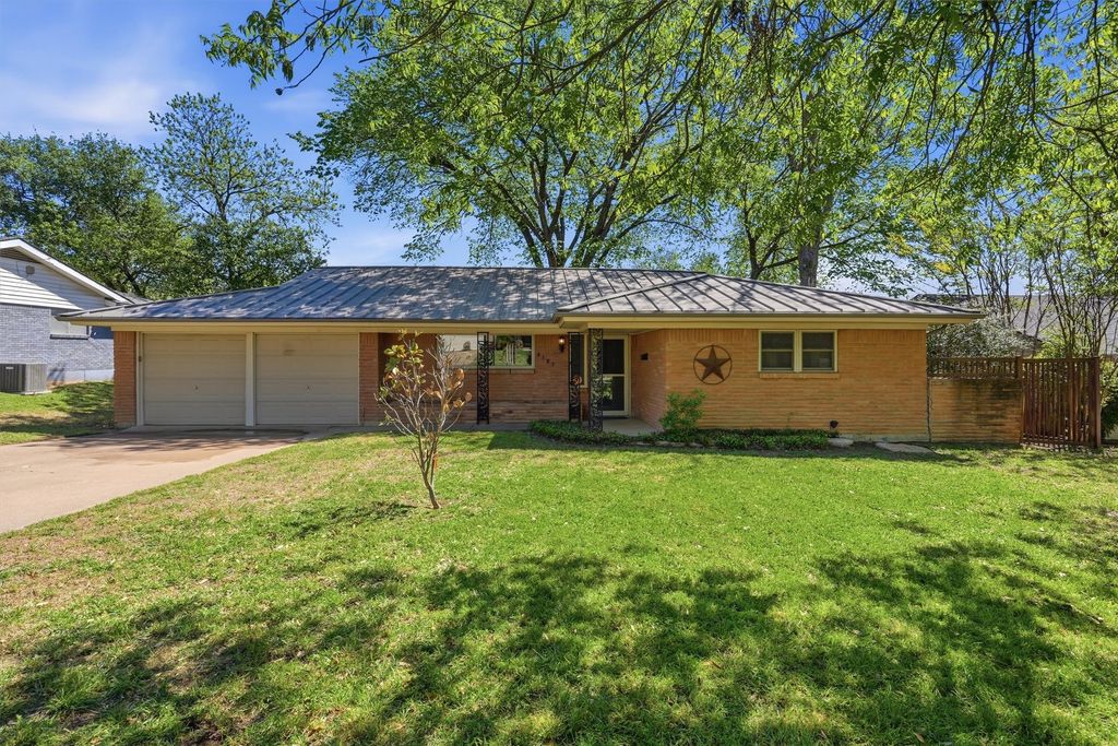 4105 Springbranch Drive, Benbrook, TX 76116