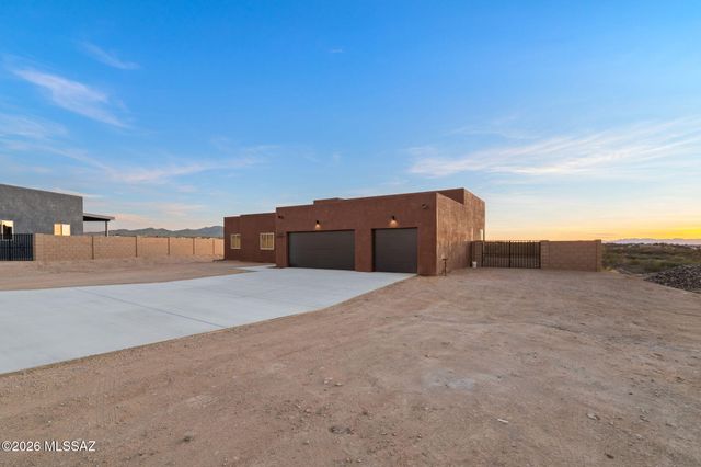 1132 N Range Rider Place, Vail, AZ 85641