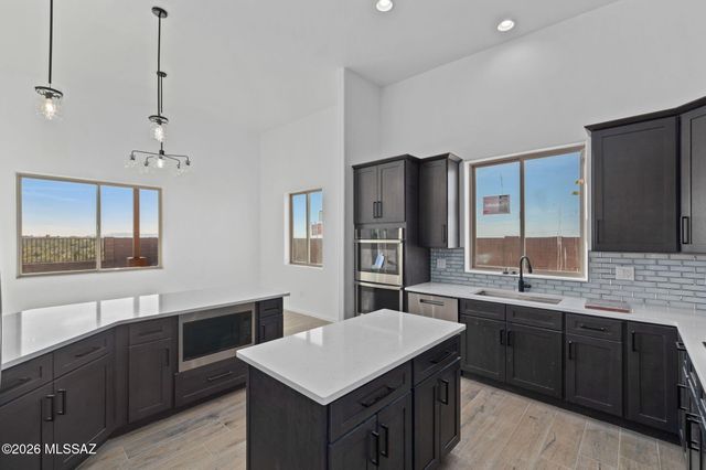 1132 N Range Rider Place, Vail, AZ 85641