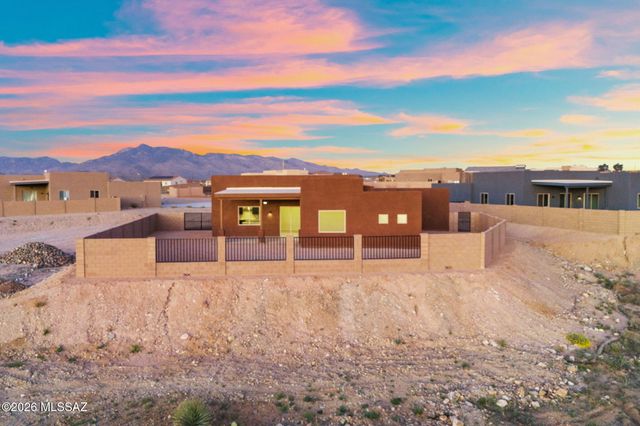 1132 N Range Rider Place, Vail, AZ 85641