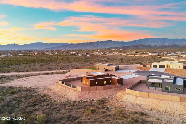 1132 N Range Rider Place, Vail, AZ 85641