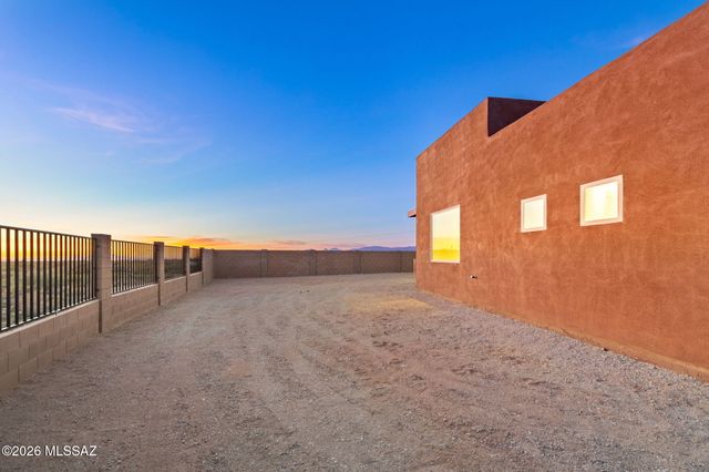 1132 N Range Rider Place, Vail, AZ 85641