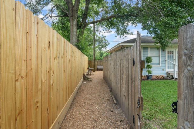 6318 Leaf Arbor Drive, Houston, TX 77092