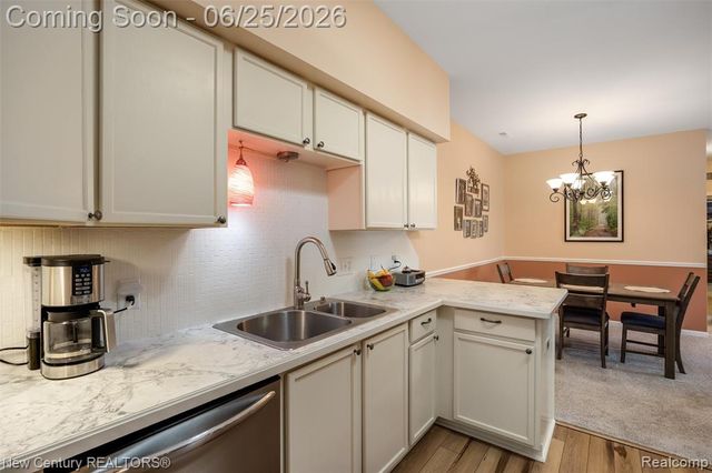 618 Belmonte Drive A, Waterford, MI 48328