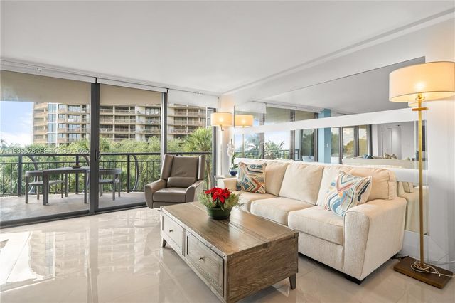 2843 S Bayshore Dr 6B, Miami, FL 33133