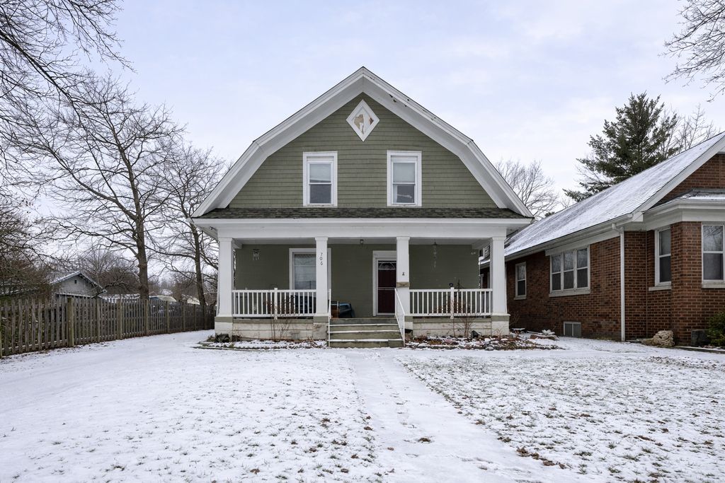 Image 1 of property listing at 706 Sard Avenue, Aurora, IL 60506